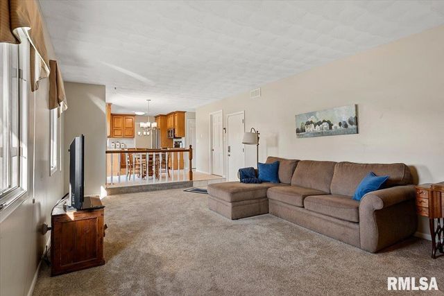 2900 Mill Point Court, Springfield, IL 62704