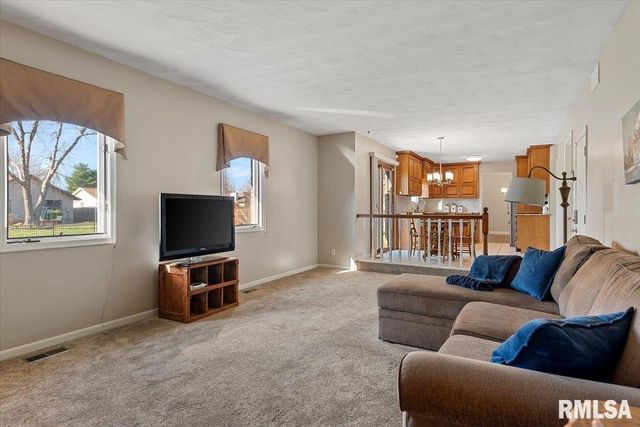 2900 Mill Point Court, Springfield, IL 62704