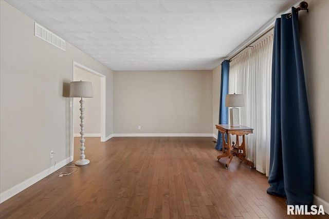 2900 Mill Point Court, Springfield, IL 62704