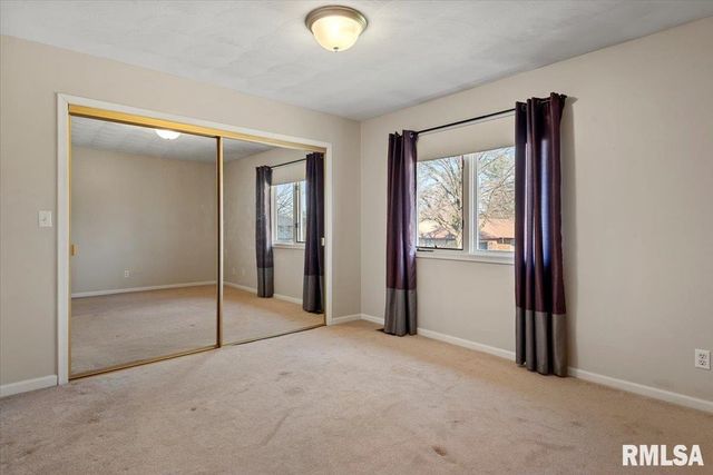 2900 Mill Point Court, Springfield, IL 62704