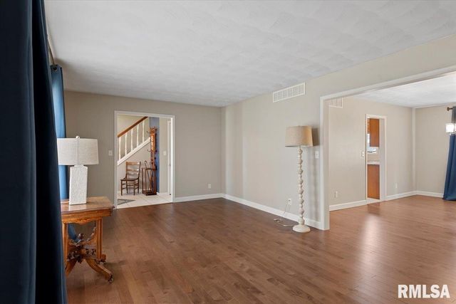 2900 Mill Point Court, Springfield, IL 62704