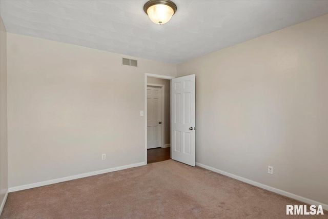 2900 Mill Point Court, Springfield, IL 62704