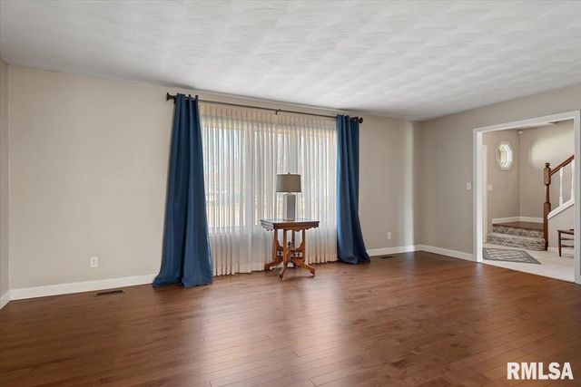 2900 Mill Point Court, Springfield, IL 62704