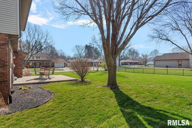 2900 Mill Point Court, Springfield, IL 62704