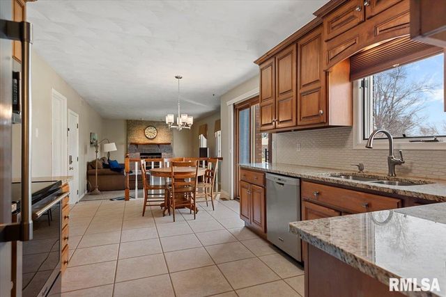 2900 Mill Point Court, Springfield, IL 62704