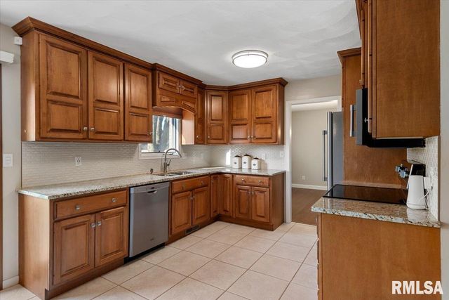 2900 Mill Point Court, Springfield, IL 62704