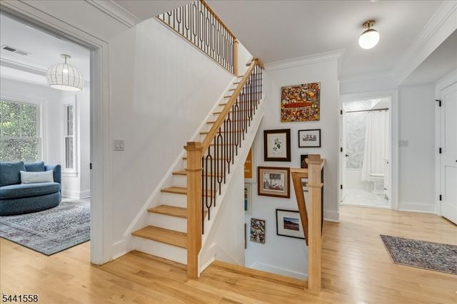 27 Montclair Ave, Montclair Twp., NJ 07042