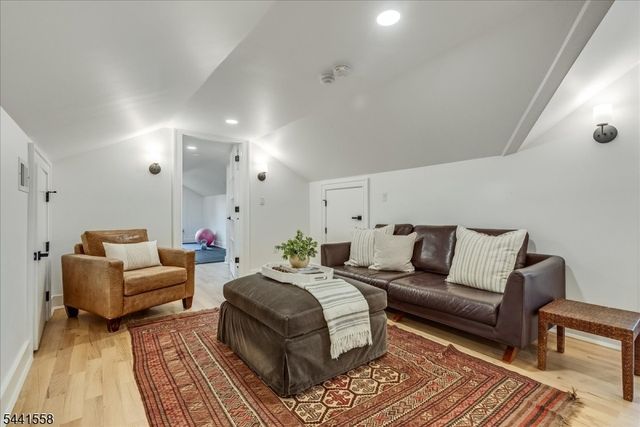27 Montclair Ave, Montclair Twp., NJ 07042