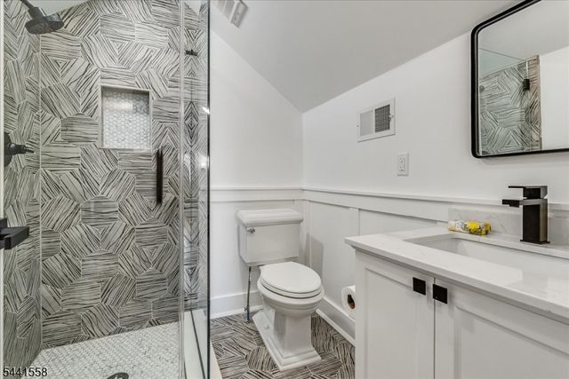 27 Montclair Ave, Montclair Twp., NJ 07042