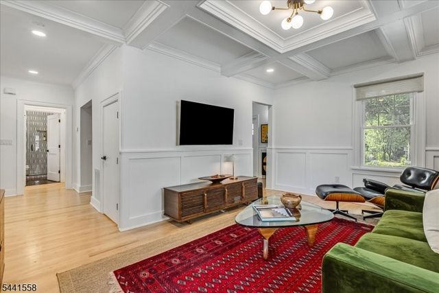 27 Montclair Ave, Montclair Twp., NJ 07042