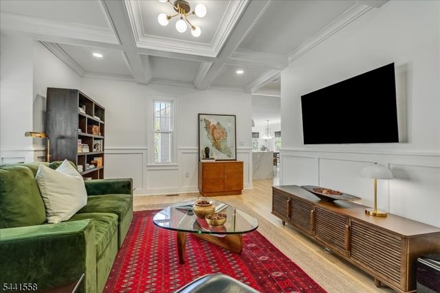 27 Montclair Ave, Montclair Twp., NJ 07042
