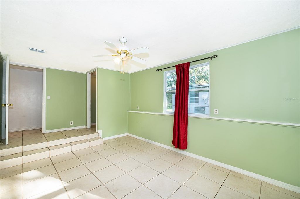 Image 12 of property listing at 168 COUNTRY CLUB CIRCLE, Sanford, FL 32771