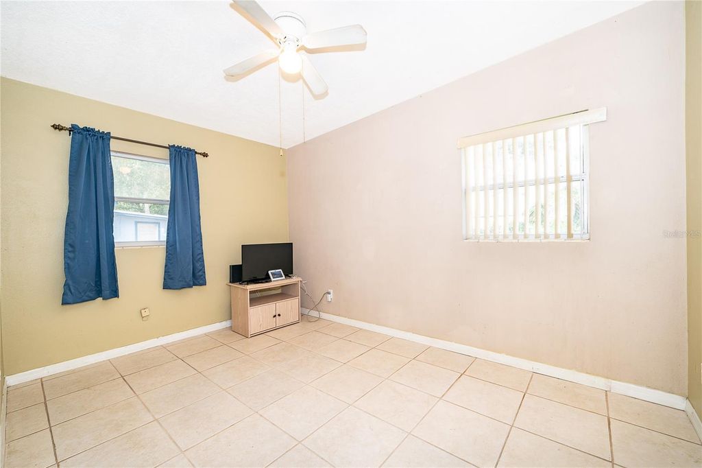 Image 14 of property listing at 168 COUNTRY CLUB CIRCLE, Sanford, FL 32771