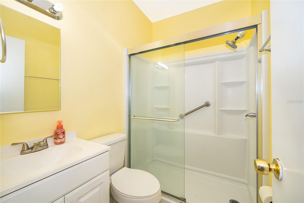 Image 15 of property listing at 168 COUNTRY CLUB CIRCLE, Sanford, FL 32771