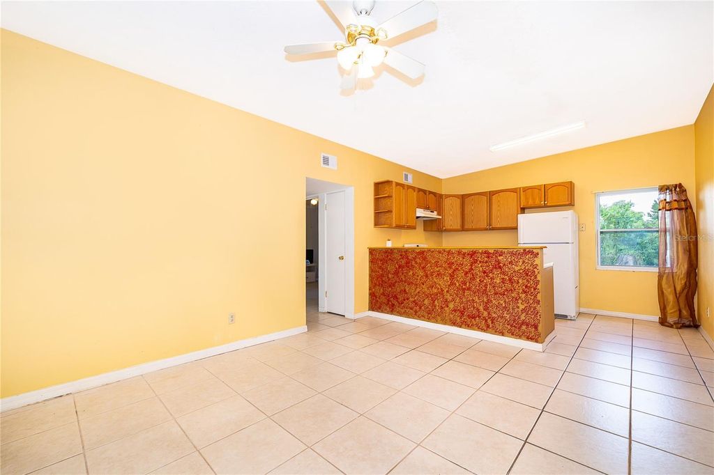 Image 4 of property listing at 168 COUNTRY CLUB CIRCLE, Sanford, FL 32771