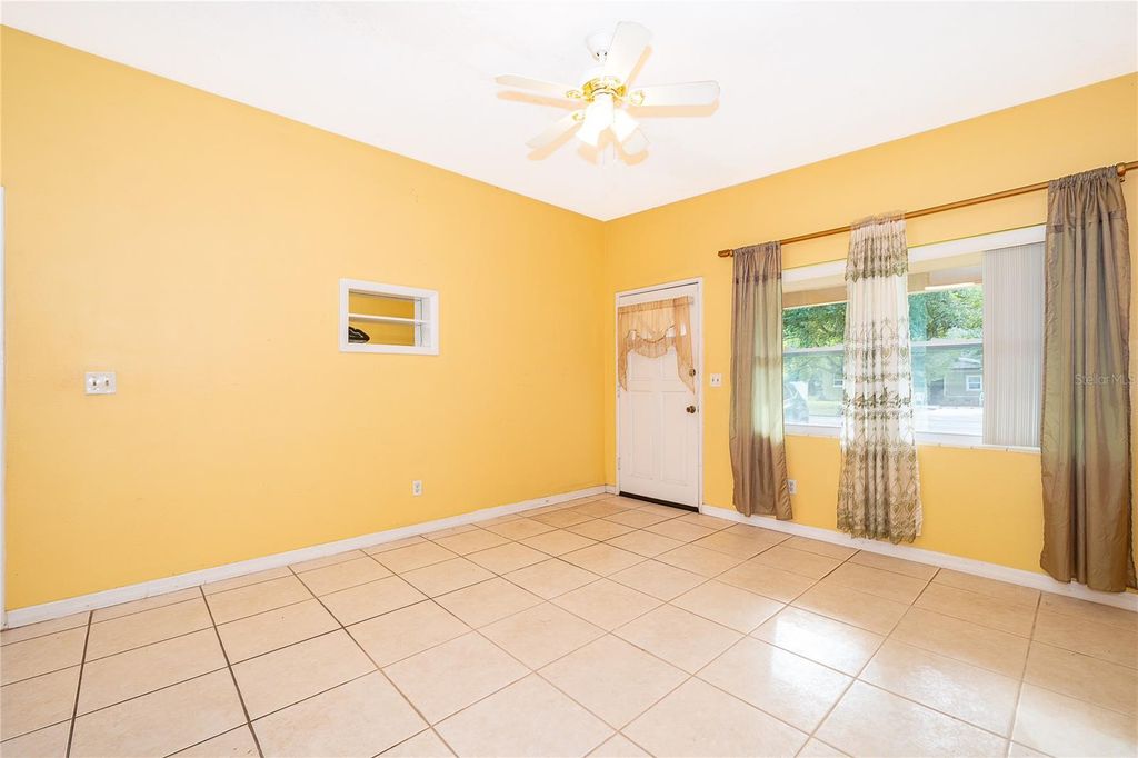 Image 5 of property listing at 168 COUNTRY CLUB CIRCLE, Sanford, FL 32771