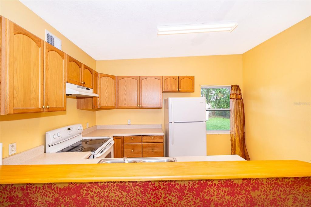 Image 10 of property listing at 168 COUNTRY CLUB CIRCLE, Sanford, FL 32771