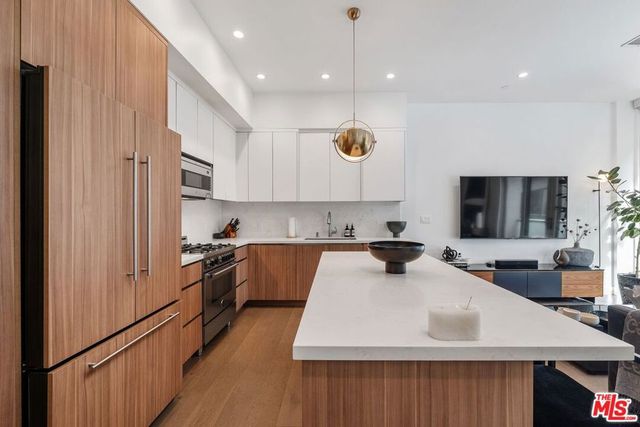 1251 N Formosa Avenue, West Hollywood, CA 90046