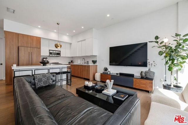 1251 N Formosa Avenue, West Hollywood, CA 90046