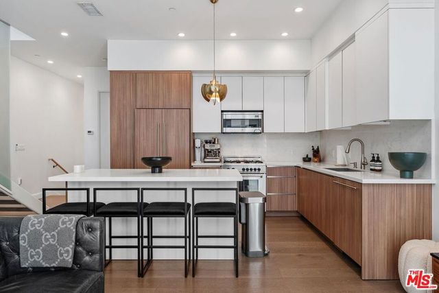 1251 N Formosa Avenue, West Hollywood, CA 90046