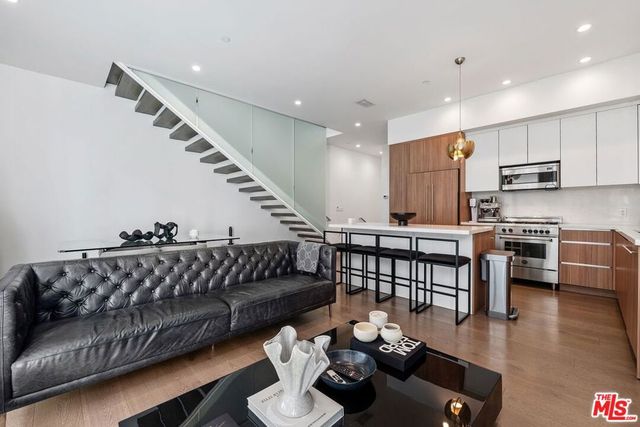 1251 N Formosa Avenue, West Hollywood, CA 90046