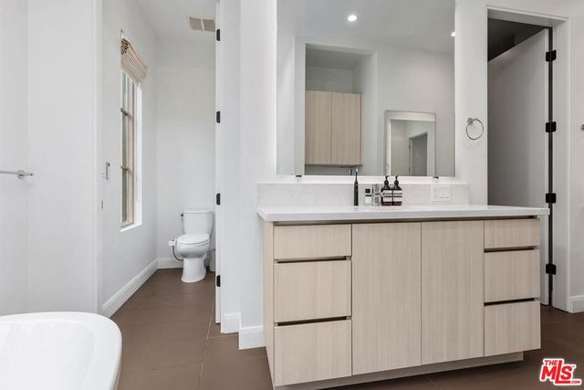 1251 N Formosa Avenue, West Hollywood, CA 90046