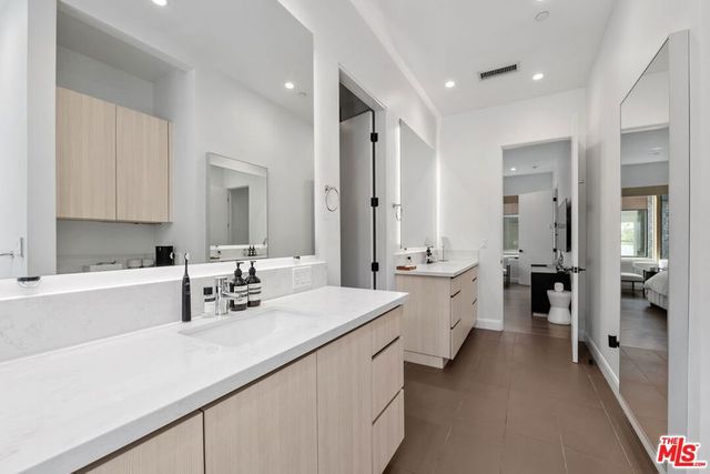 1251 N Formosa Avenue, West Hollywood, CA 90046