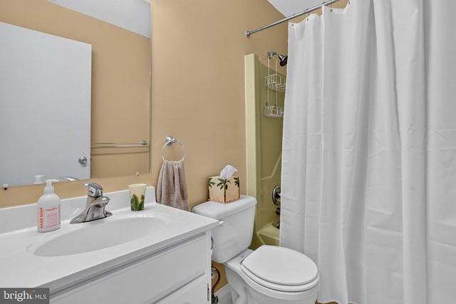 1088 MONTICELLO LN, Lancaster, PA 17603