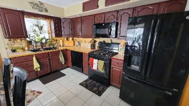 110 Elm Lane, Streamwood, IL 60107