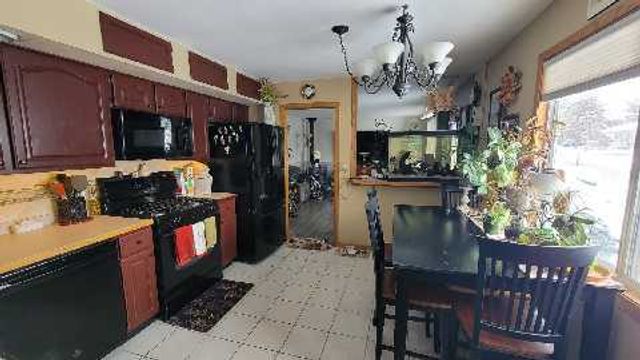 110 Elm Lane, Streamwood, IL 60107