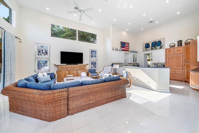 13060 Monet Lane, Palm Beach Gardens, FL 33410