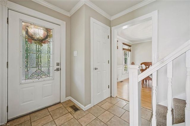 7743 Waters Edge LN, Gloucester Point, VA 23062