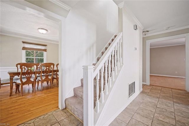 7743 Waters Edge LN, Gloucester Point, VA 23062