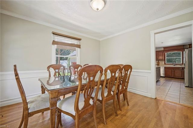 7743 Waters Edge LN, Gloucester Point, VA 23062