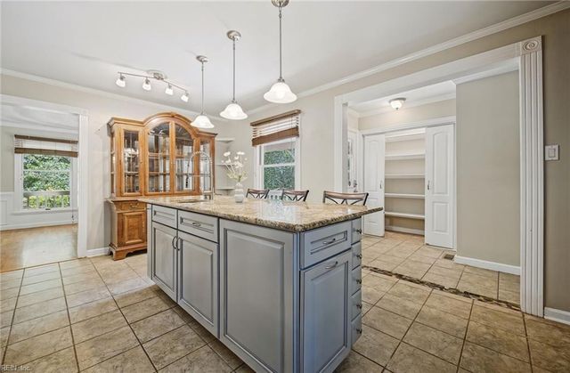 7743 Waters Edge LN, Gloucester Point, VA 23062