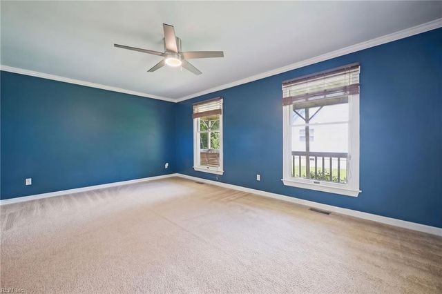 7743 Waters Edge LN, Gloucester Point, VA 23062