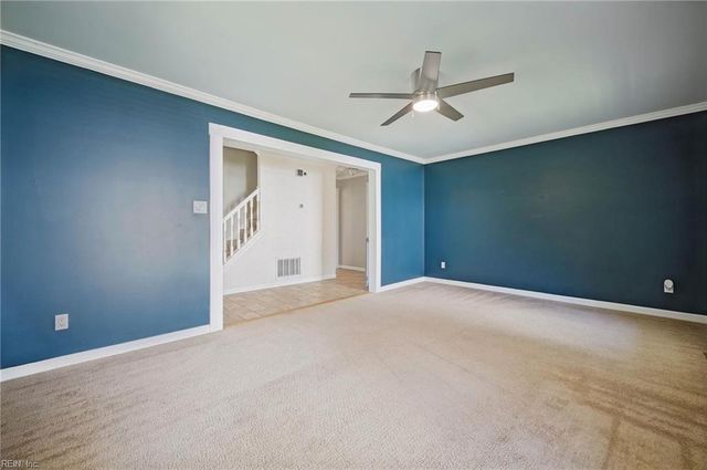 7743 Waters Edge LN, Gloucester Point, VA 23062
