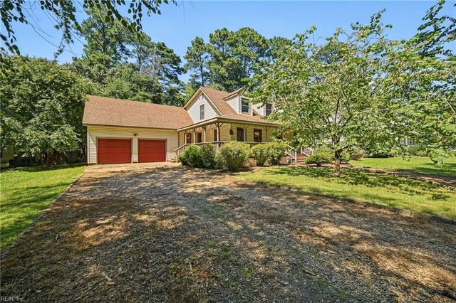 7743 Waters Edge LN, Gloucester Point, VA 23062