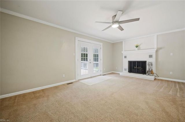 7743 Waters Edge LN, Gloucester Point, VA 23062
