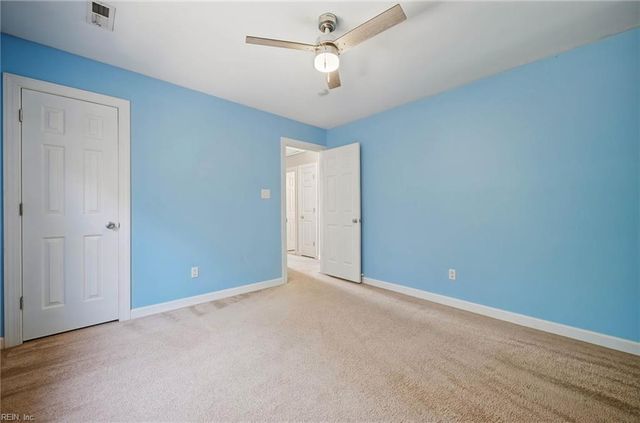 7743 Waters Edge LN, Gloucester Point, VA 23062