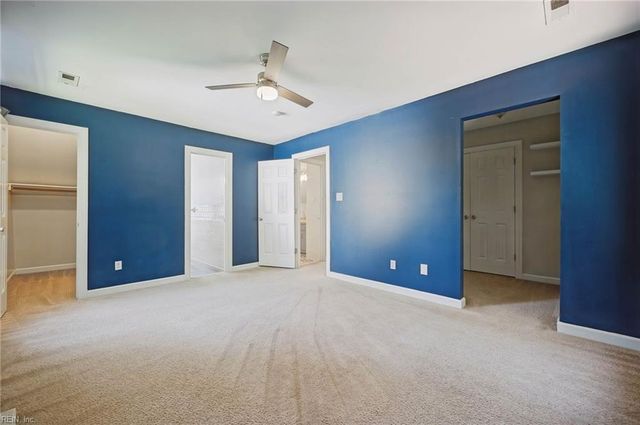 7743 Waters Edge LN, Gloucester Point, VA 23062