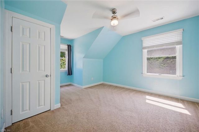 7743 Waters Edge LN, Gloucester Point, VA 23062
