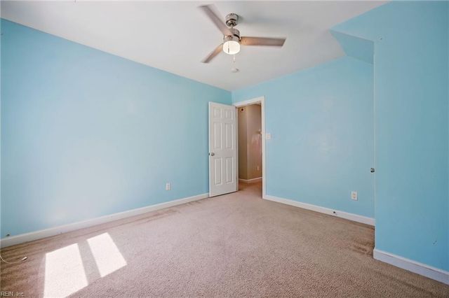 7743 Waters Edge LN, Gloucester Point, VA 23062