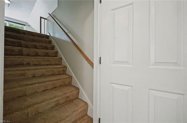 7743 Waters Edge LN, Gloucester Point, VA 23062