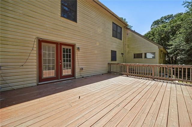 7743 Waters Edge LN, Gloucester Point, VA 23062
