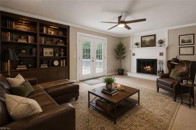 7743 Waters Edge LN, Gloucester Point, VA 23062