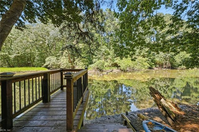 7743 Waters Edge LN, Gloucester Point, VA 23062