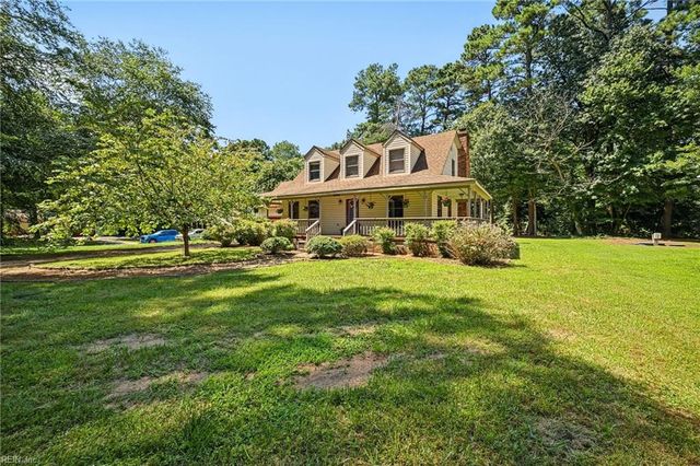 7743 Waters Edge LN, Gloucester Point, VA 23062