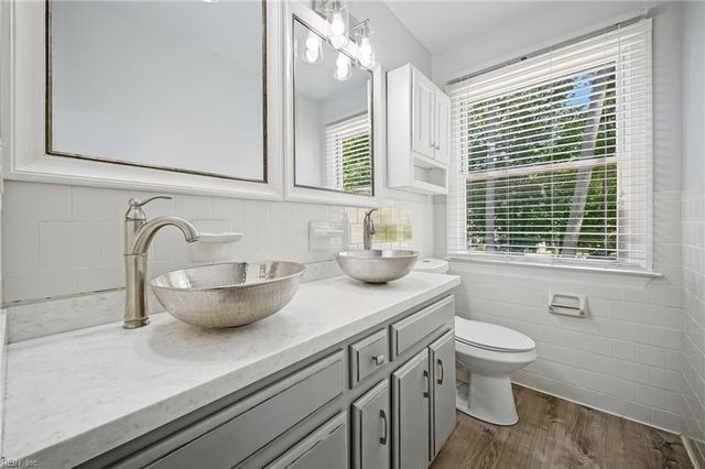 7743 Waters Edge LN, Gloucester Point, VA 23062