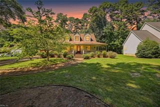 7743 Waters Edge LN, Gloucester Point, VA 23062